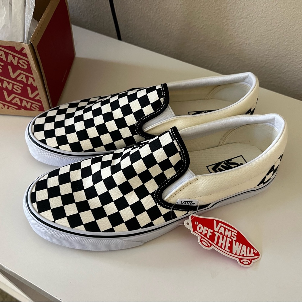 NWT Classic Black&White Checkered Slip on Vans Men’s size: 9.5 Women’s size: 11